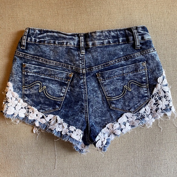 Cici Acid Wash Crochet Detailing Jean Shorts - Picture 2 of 6